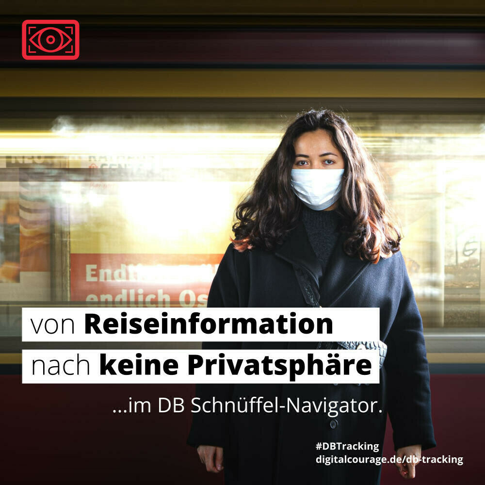 Eine Frau mit Maske auf einem Bahngleis schaut in die Kamera. Im Vordergrund Text: "von Reiseinformation nach keine Privatsphäre...im DB Schnüffelnavigator.